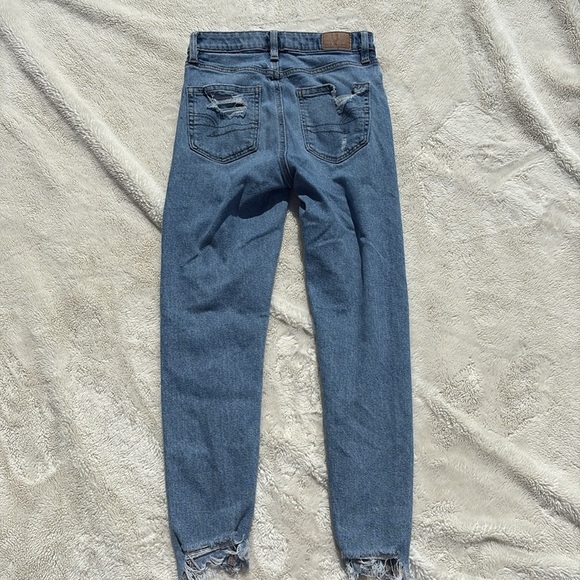 American Eagle Distressed Mom Jeans Sz 0 Short | Ripped Y2K Denim Aesthetic - Picture 6 of 7
